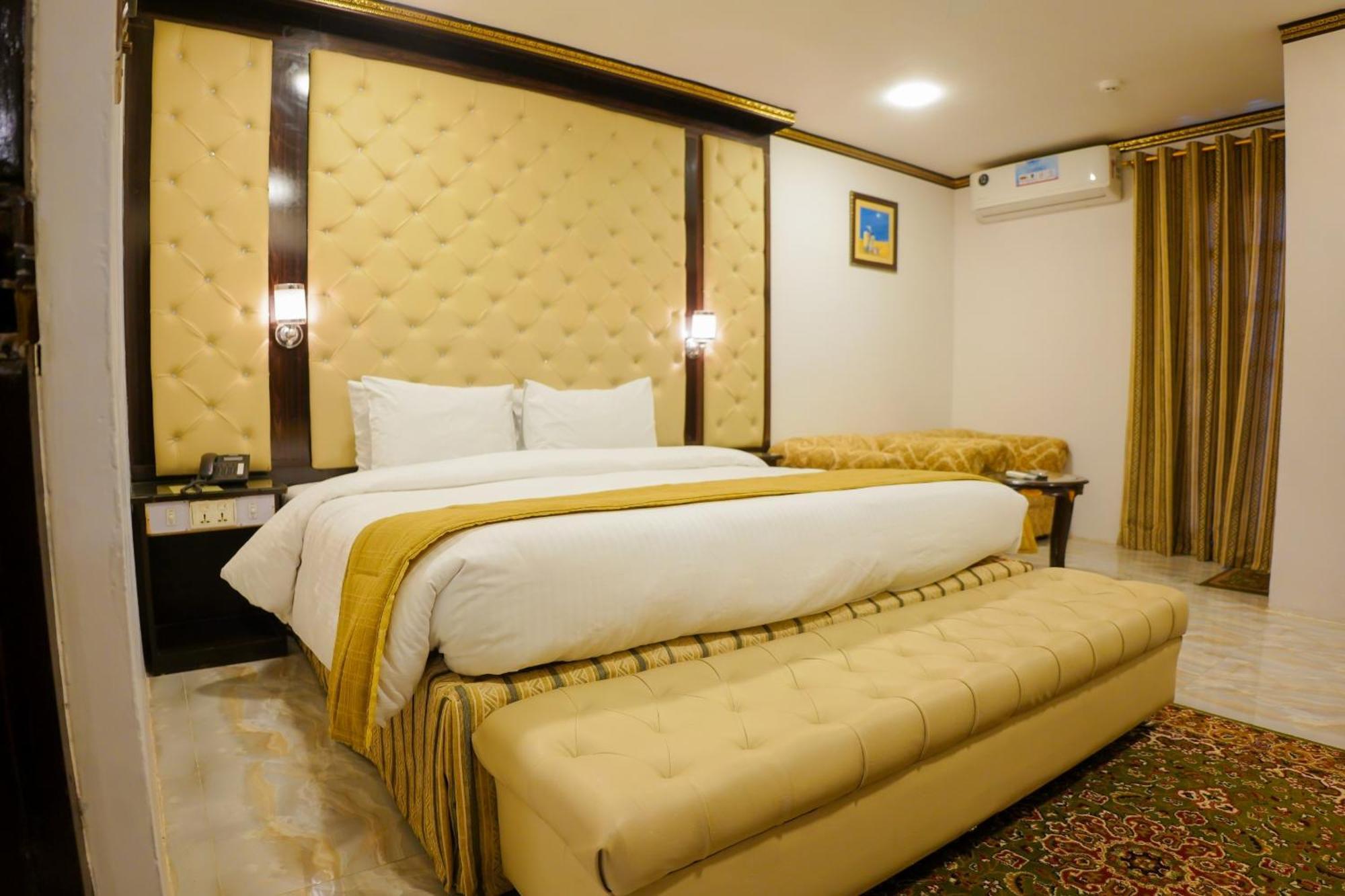 Indus Hotel ไฮเดอราบาด ภายนอก รูปภาพ