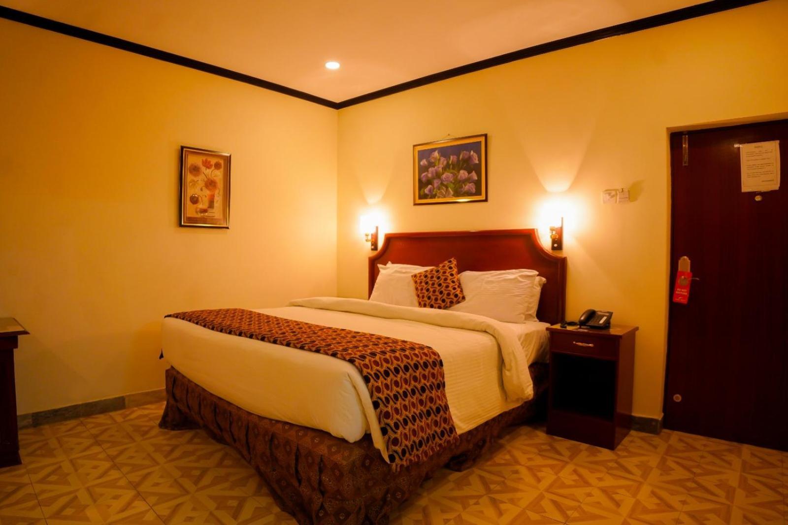 Indus Hotel ไฮเดอราบาด ภายนอก รูปภาพ