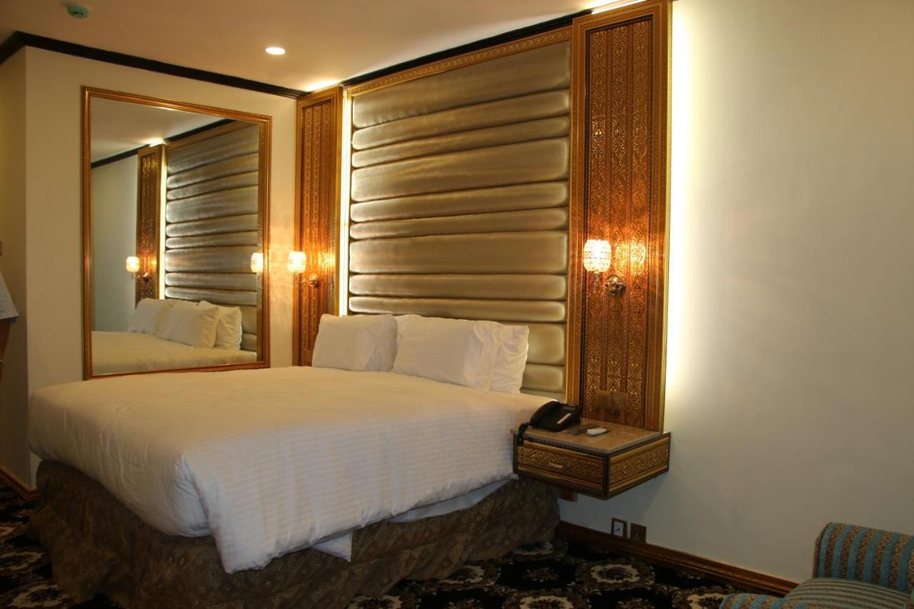 Indus Hotel ไฮเดอราบาด ภายนอก รูปภาพ