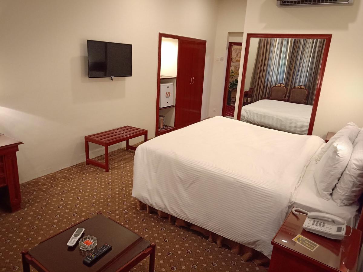 Indus Hotel ไฮเดอราบาด ภายนอก รูปภาพ