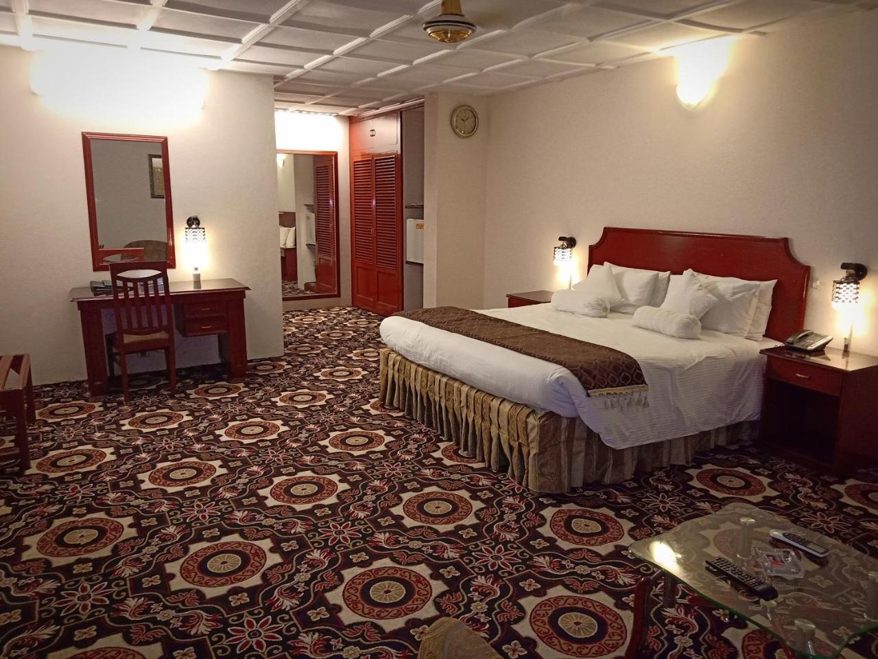 Indus Hotel ไฮเดอราบาด ภายนอก รูปภาพ