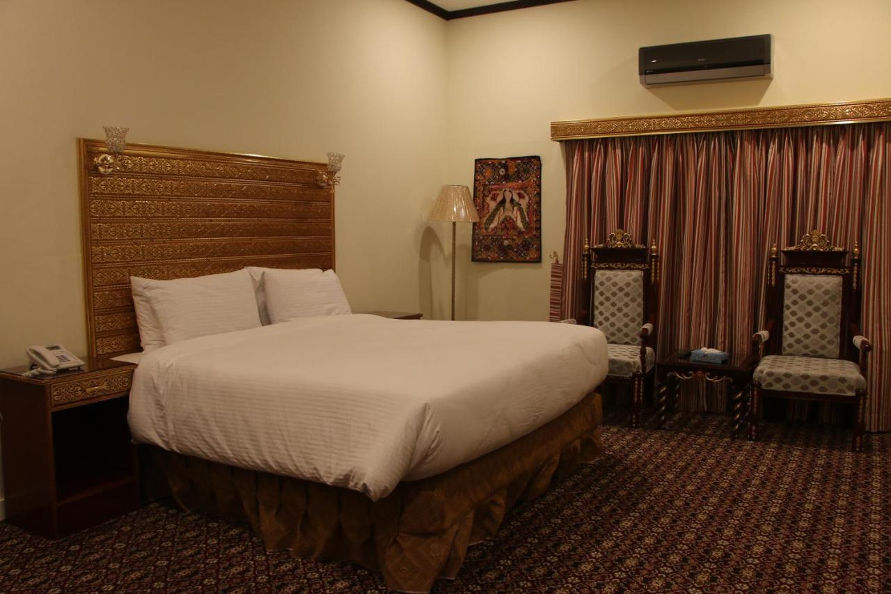 Indus Hotel ไฮเดอราบาด ภายนอก รูปภาพ