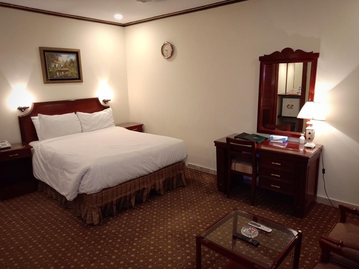 Indus Hotel ไฮเดอราบาด ภายนอก รูปภาพ