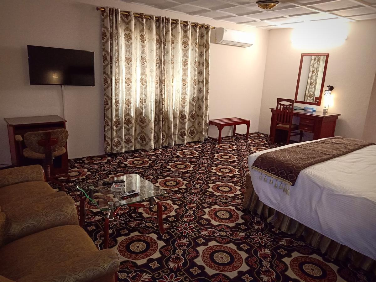 Indus Hotel ไฮเดอราบาด ภายนอก รูปภาพ