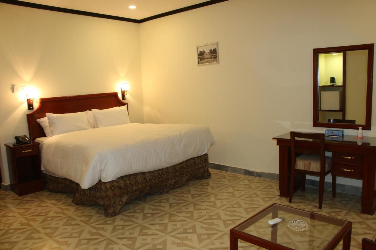 Indus Hotel ไฮเดอราบาด ภายนอก รูปภาพ